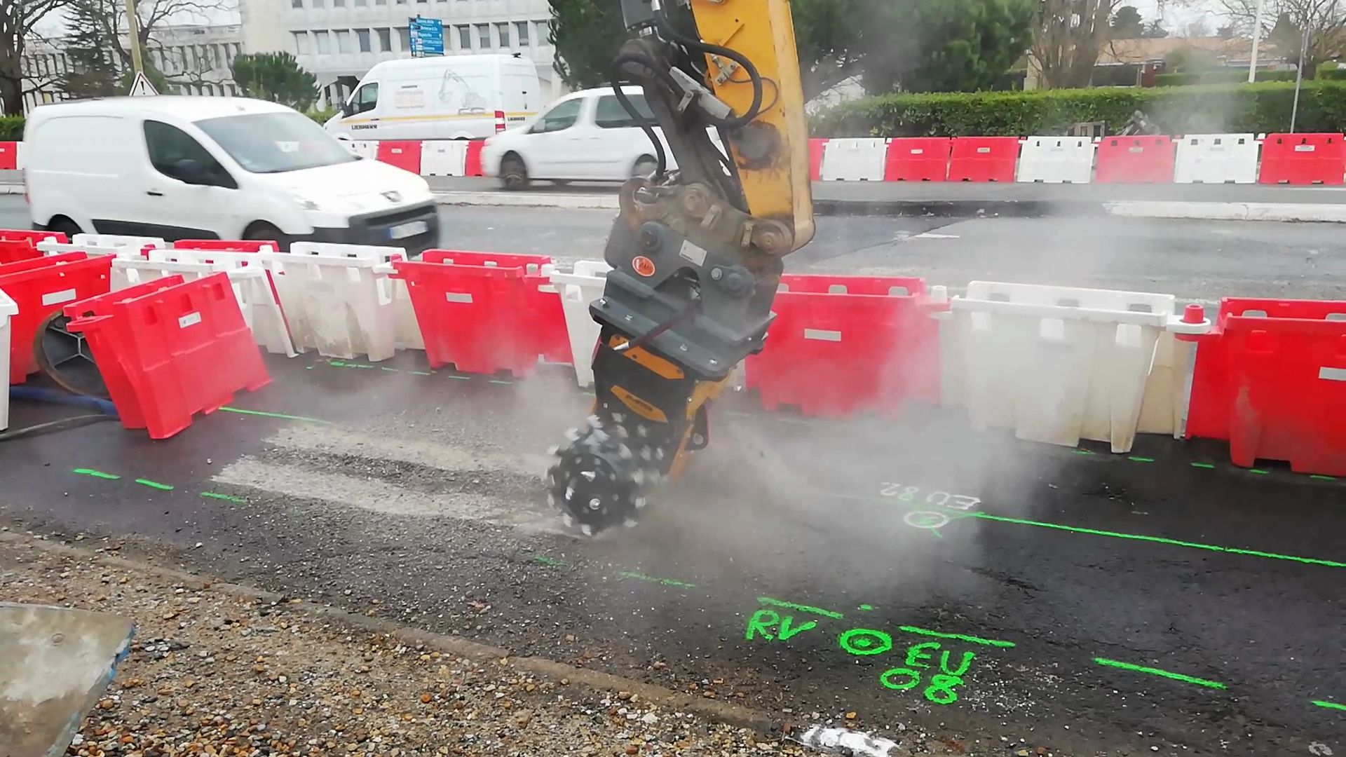 MB Crusher traccia la strada per l’aeroporto di Bordeaux Merignac