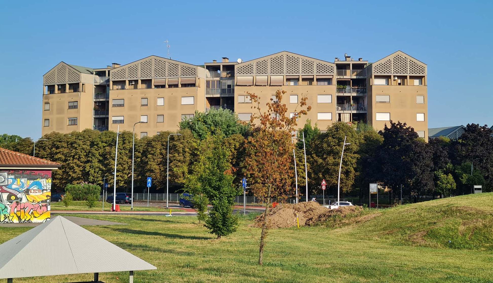 Una testimonianza urbanistica rivitalizzata con la facciata ventilata Isotec Parete Black