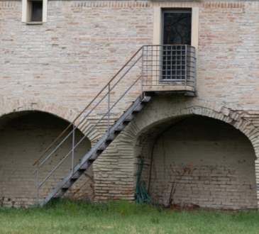 Scala in ferro per esterni. Rientra oppure no in edilizia libera?