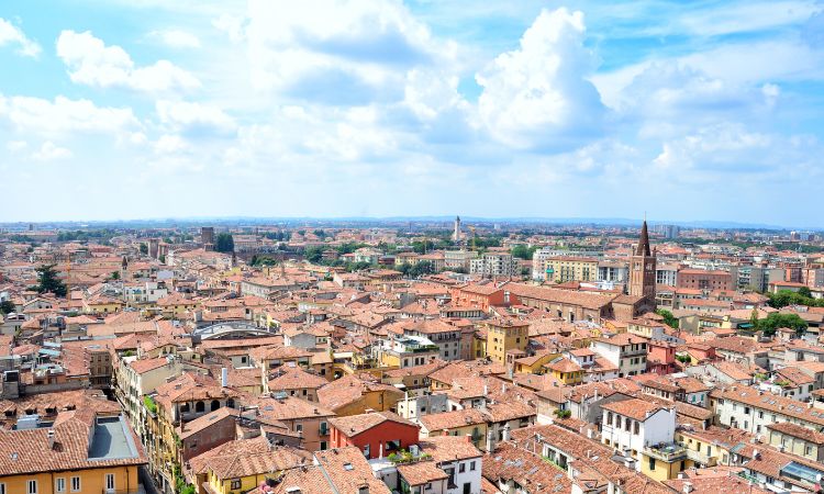 Case ante ’67: cosa sapere prima di comprare o ristrutturare un immobile senza licenza edilizia