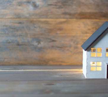 Immobili ante 67, il TAR Lazio chiarisce i limiti della prova: non basta dichiarare l’epoca per evitare la demolizione