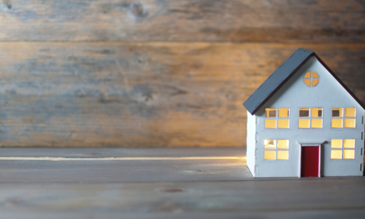 Immobili ante 67, il TAR Lazio chiarisce i limiti della prova: non basta dichiarare l’epoca per evitare la demolizione