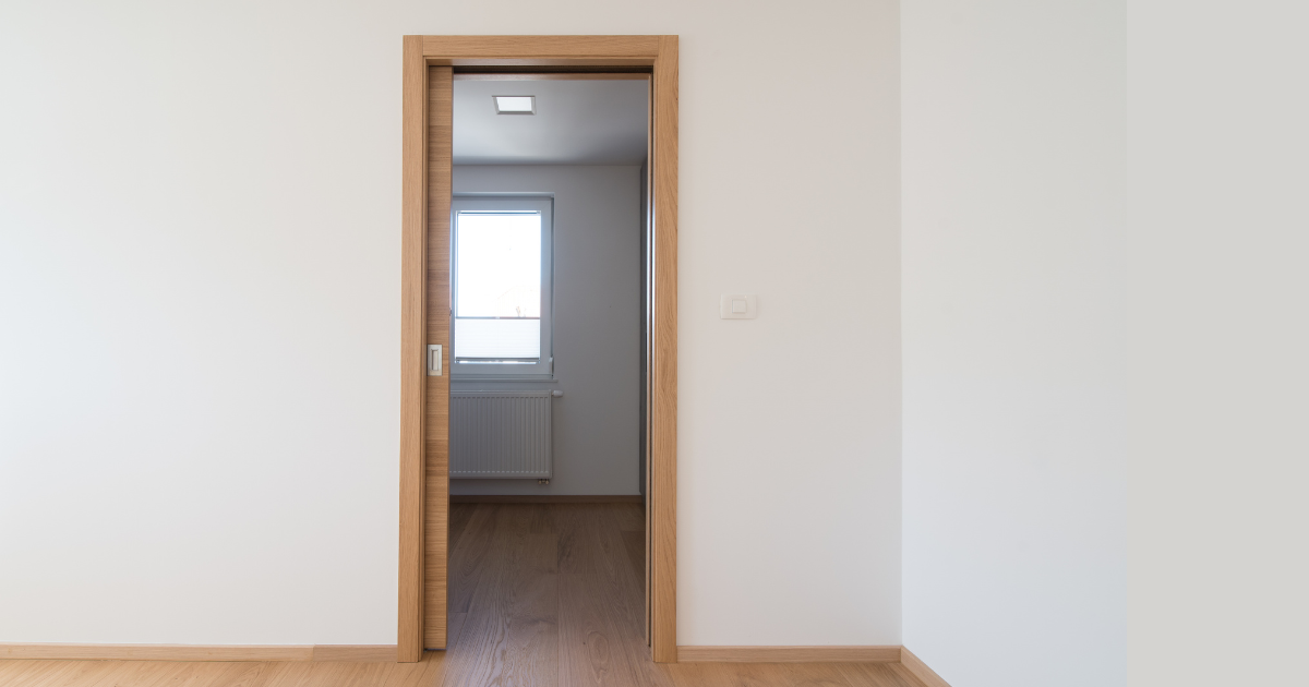 Misure porte interne: cosa dice la normativa italiana (e perché le dimensioni standard non bastano)